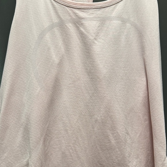 Lululemon XL Workout Top - Picture 3 of 5